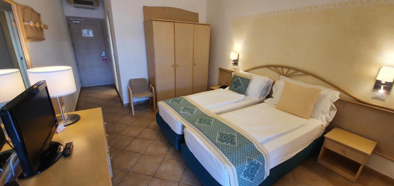 Hotel Mon Repos Baja Sardinia Eksteriør bilde